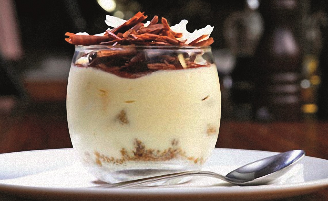 Semifreddo in trasparenza al panettone con ricotta e scaglie di cioccolato