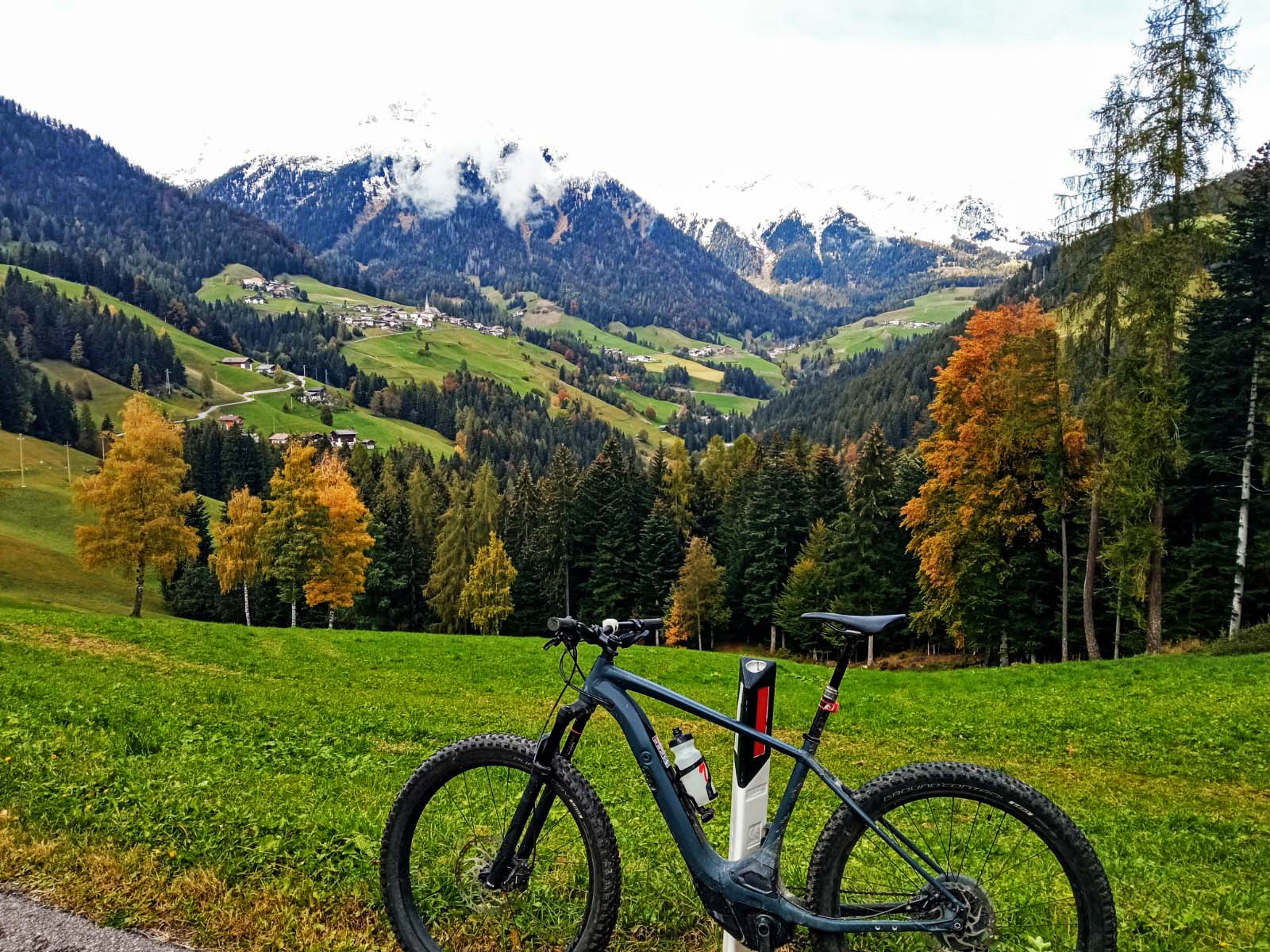 Sui pedali, lungo la frontiera nascosta