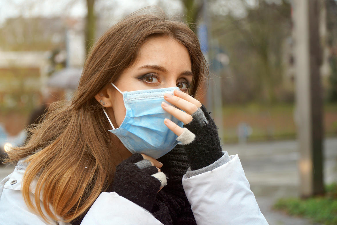 Mascherine sempre, anche all'aperto