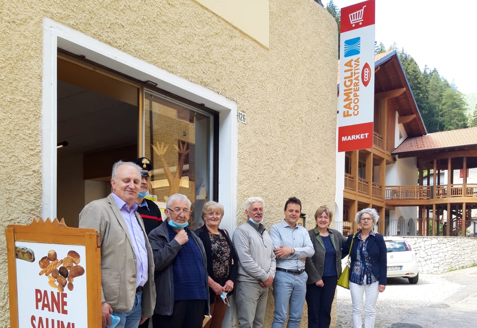 Dopo 20 anni, Clara e Giuseppe lasciano il negozietto di alimentari delle Fonti di Rabbi