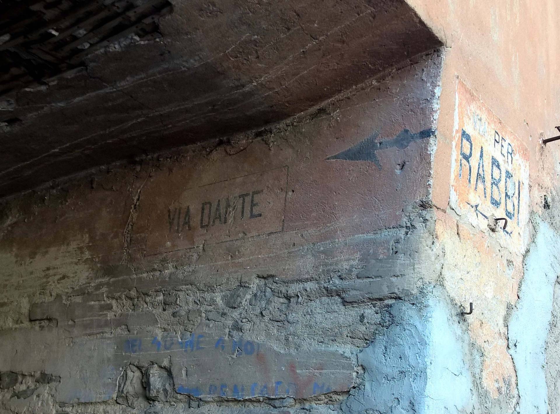 Non erano solo indicazioni stradali