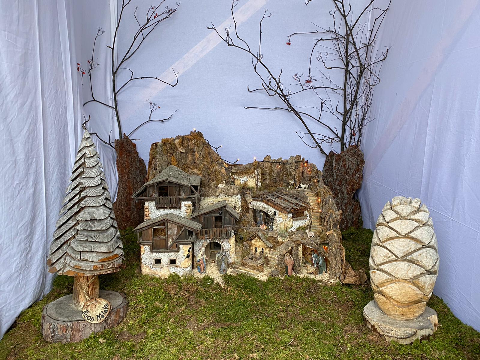 A Pejo alberi stilizzati e un presepe diventano simboli di solidariet&agrave; 