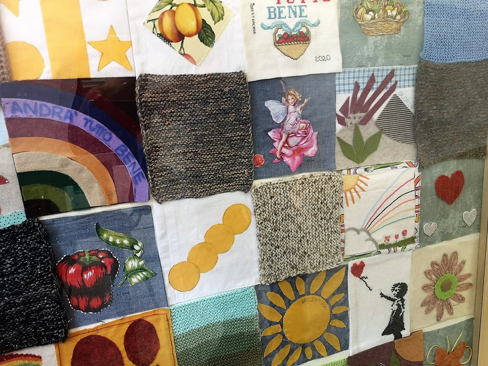 Una grande opera corale in stoffa