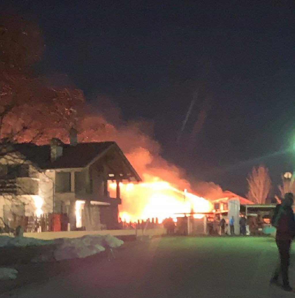 Spaventoso incendio a Romeno