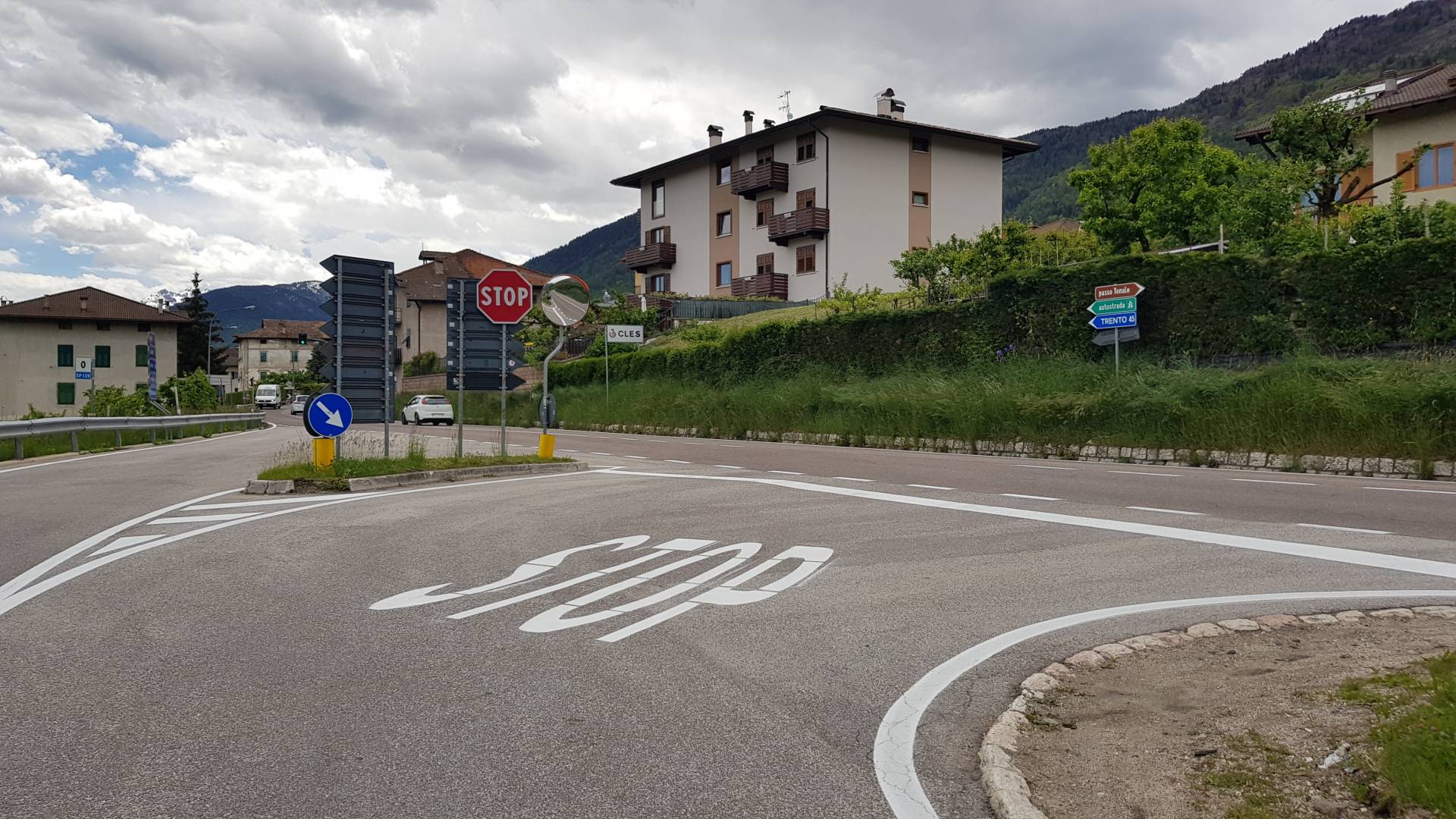 Prima le strisce, poi (forse) le buche