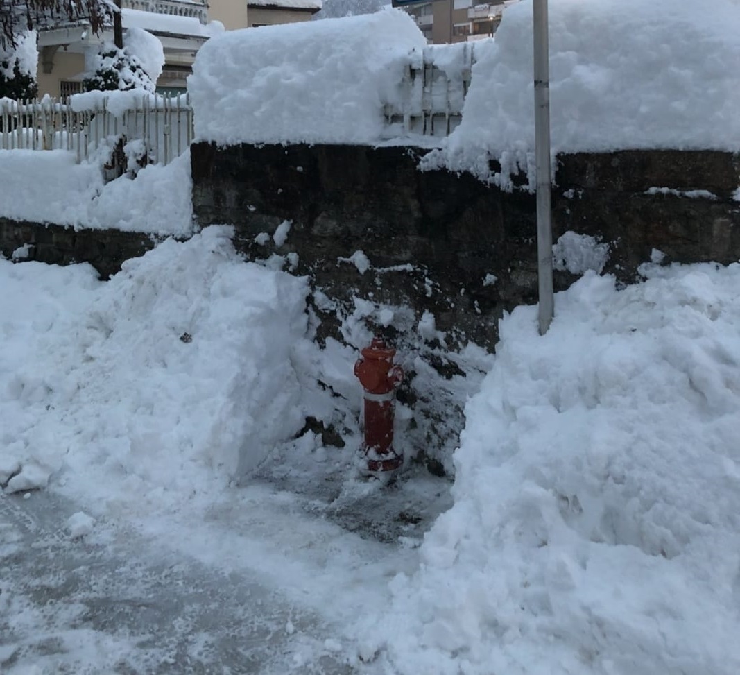 Idranti sotto la neve: l'appello dei vigili