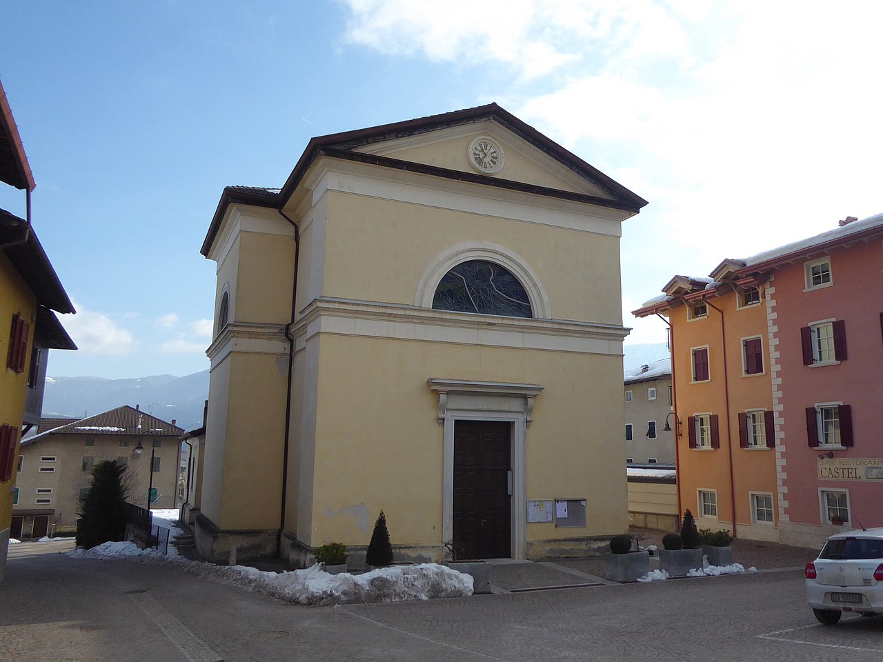 Un sessantenne ubriaco fa irruzione in chiesa e inveisce contro i fedeli