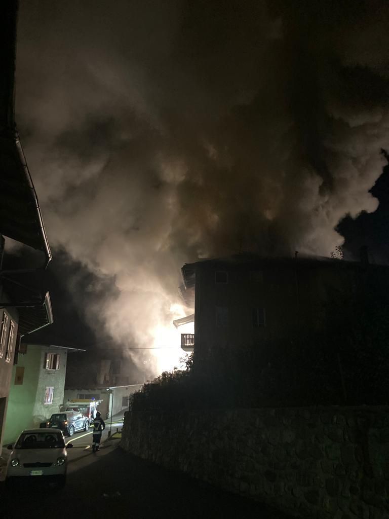 Incendio nella notte a Bozzana