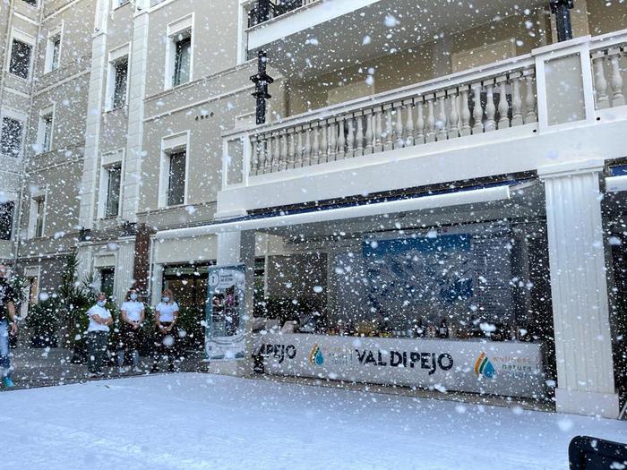 Cade la neve su Cagliari
