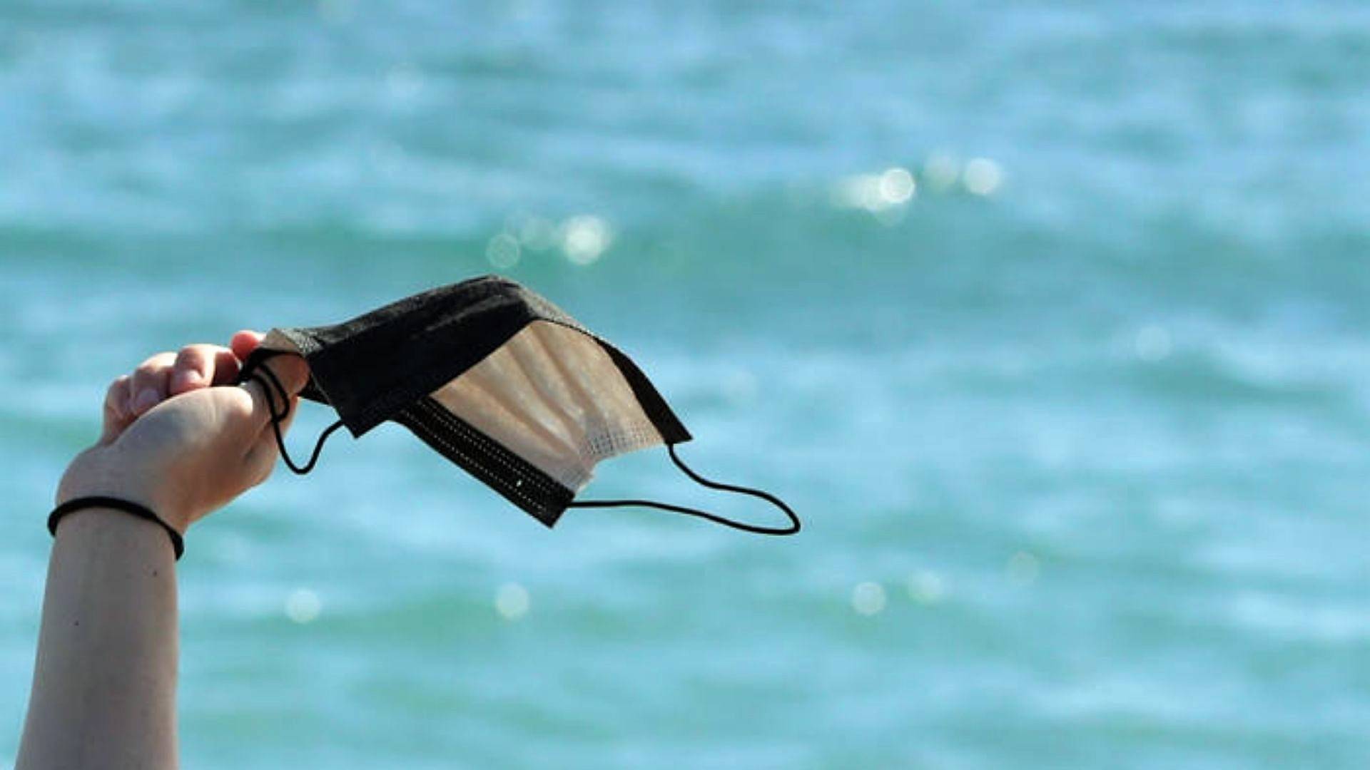 Via le mascherine all"aperto dal 28 giugno nelle regioni in zona bianca