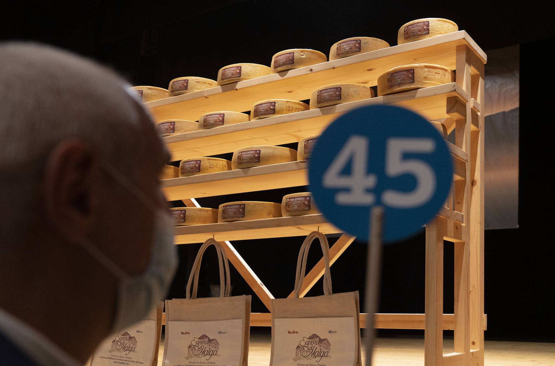 L"appello: «Difendiamo i nostri profumi»