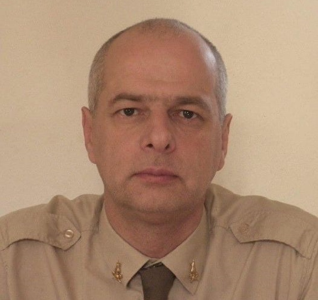 Taio saluta il comandante Chini