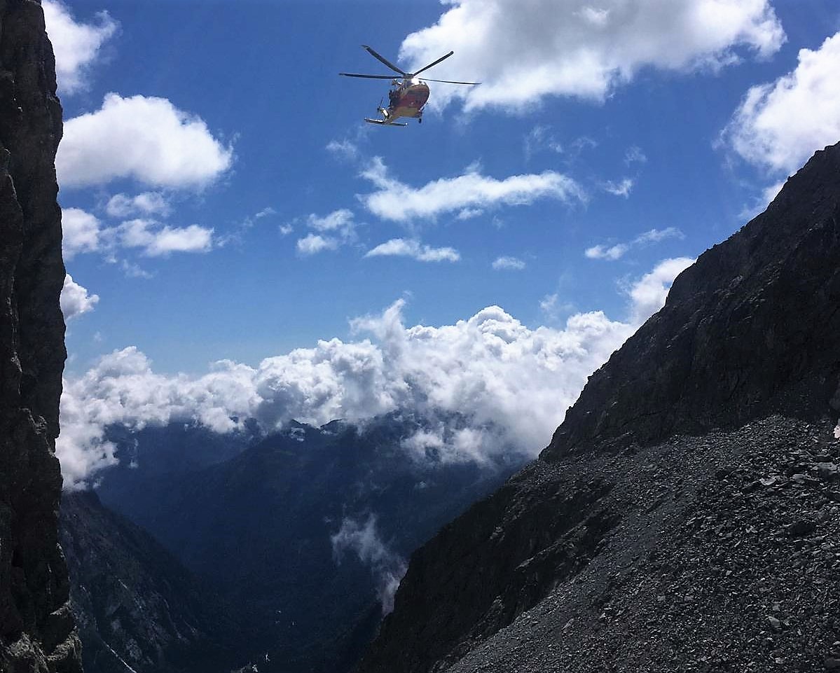 Presanella, alpinista precipita e muore in un canalone