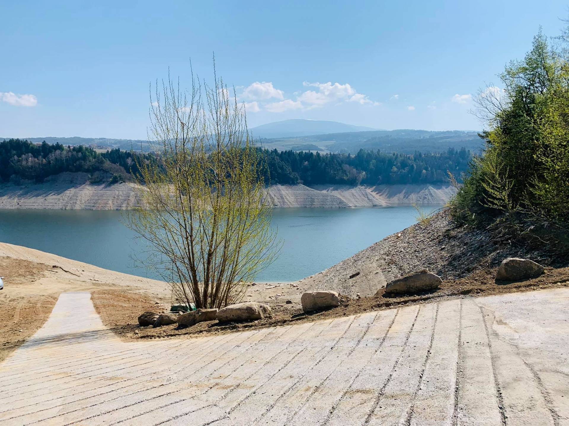Un accesso al lago sicuro e agevole