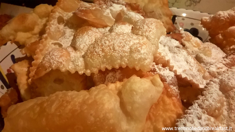 Grostoli alle stelle. La guerra arriva sulla tavola di carnevale