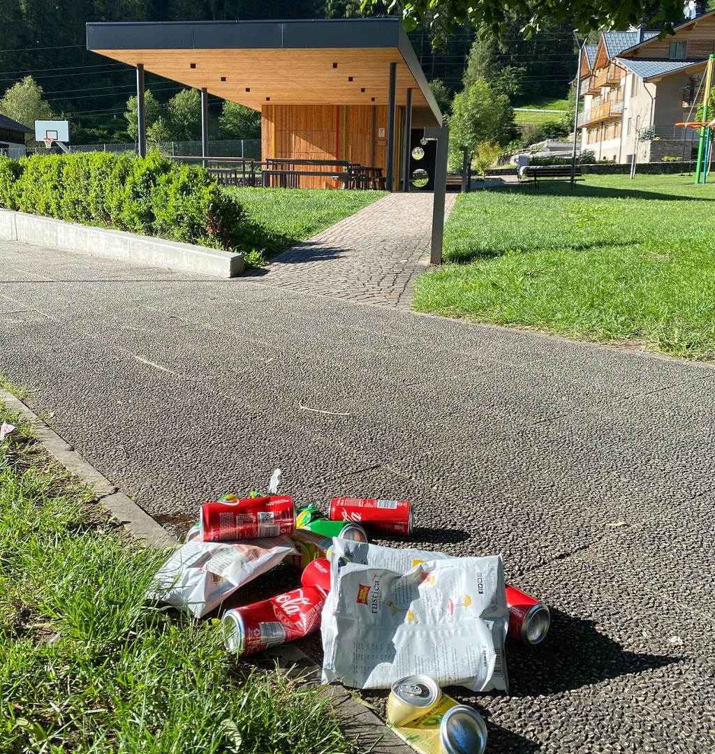 Immondizie al parco, l'ira della sindaca