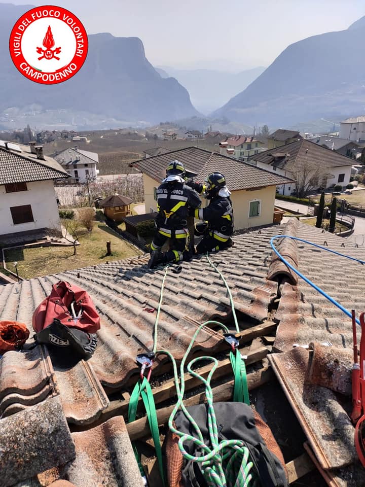 Canna fumaria in fiamme a Lover