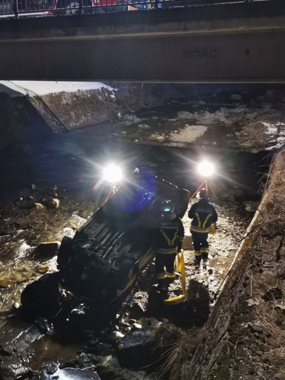 Cogolo, due ragazzi precipitano nel Noce con l'auto