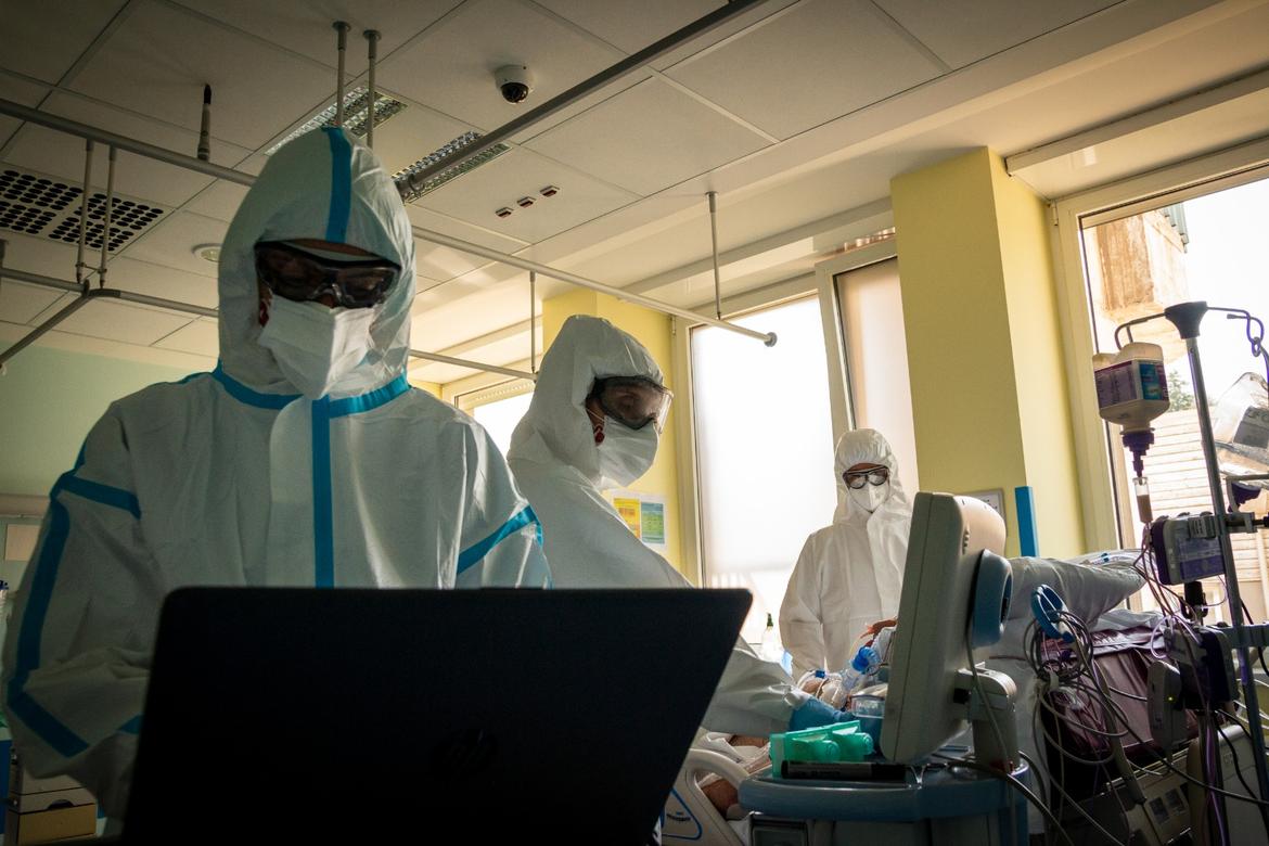 Covid19: 4 decessi, 885 nuovi contagi