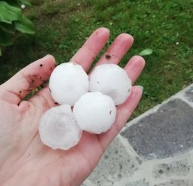 Vento e grandine: le immagini