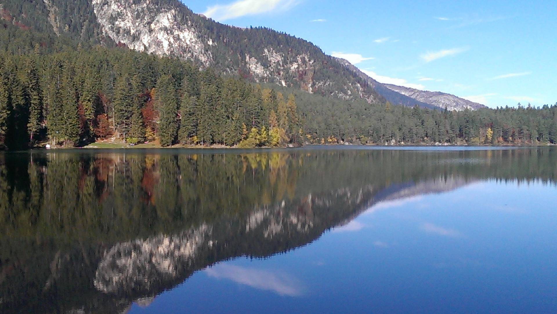 Il Lago di Tovel e i suoi segreti