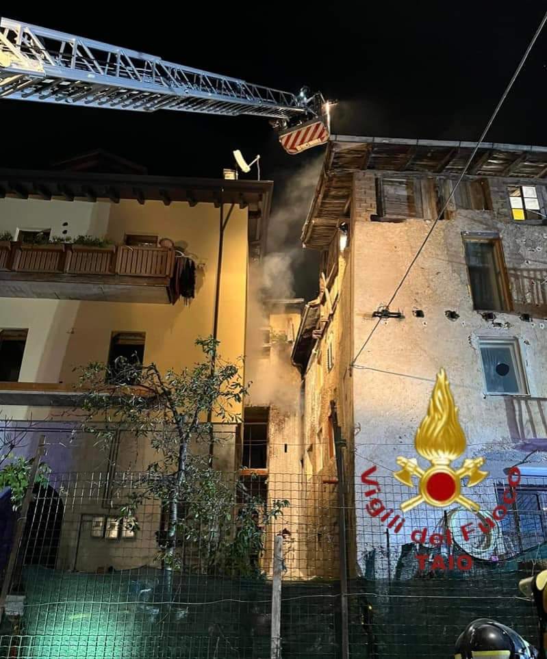 Incendio nella notte