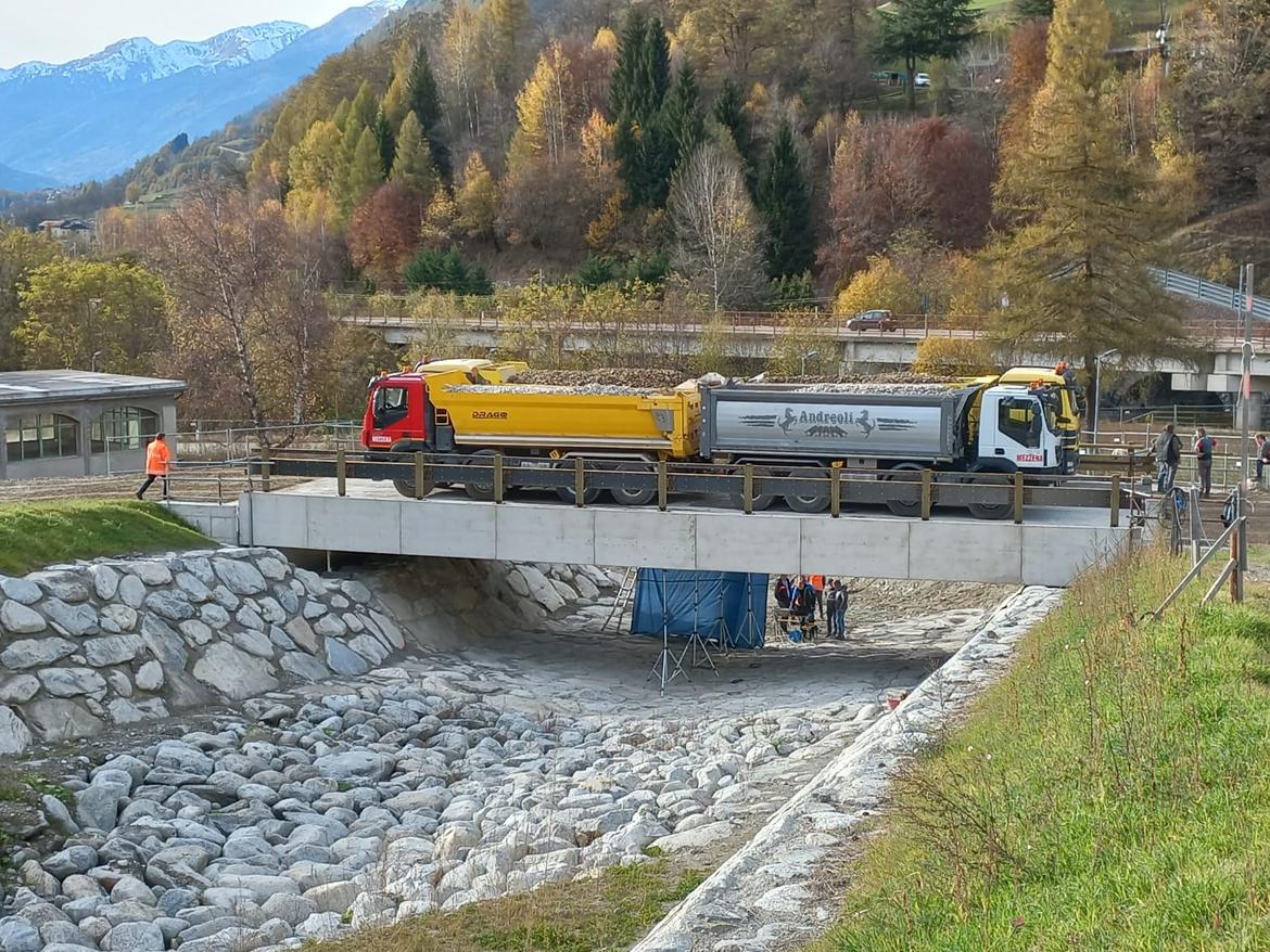 Rio Rotian, il nuovo ponte tra Dimaro e Commezzadura &egrave; finito