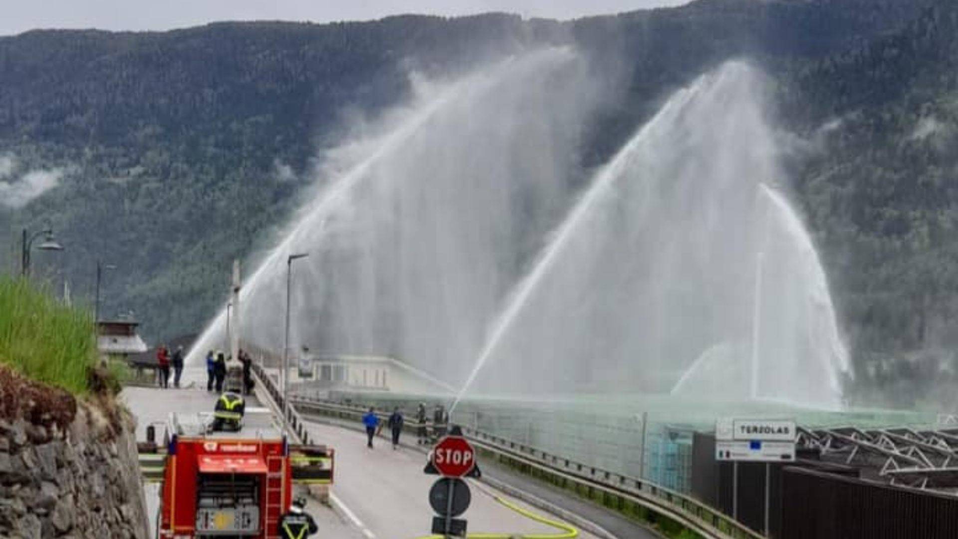 Incendio al magazzino di Terzolas, ma &egrave; solo un"esercitazione