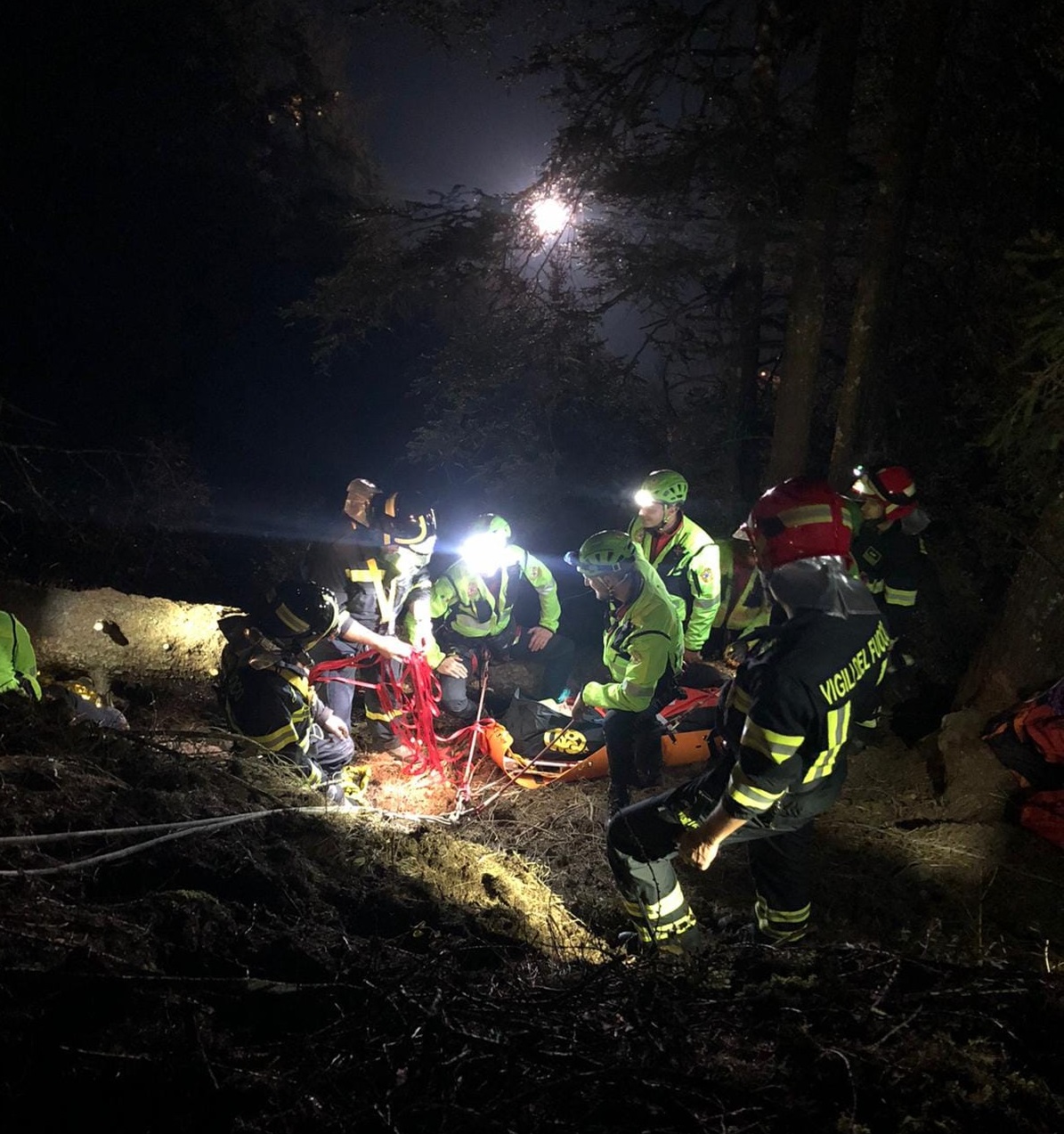 Infortunio in montagna: vigili del fuoco e soccorso alpino all'opera