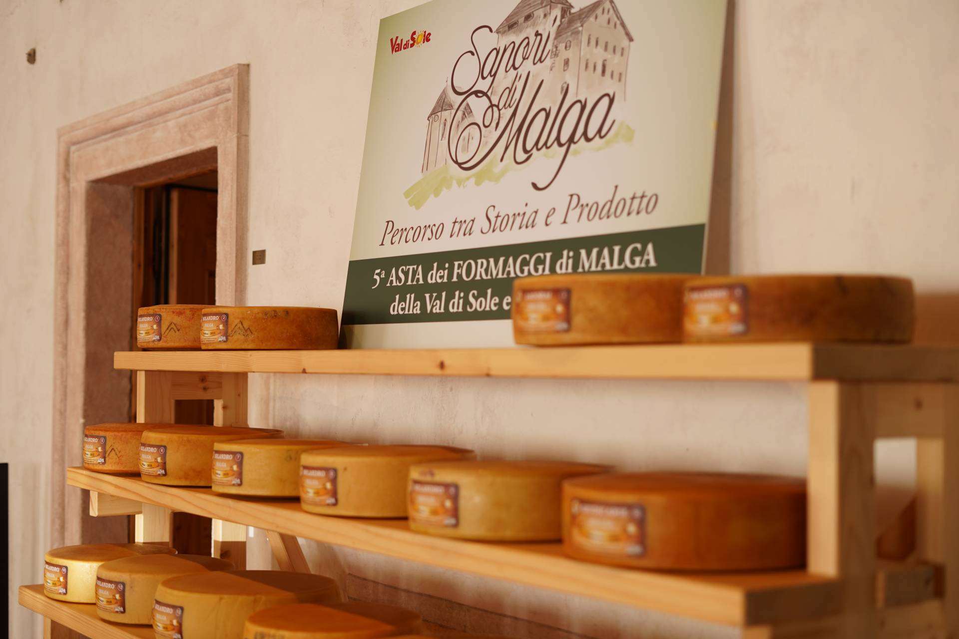 Pronti con le palette: gioielli all"asta, ma sono i formaggi di malga