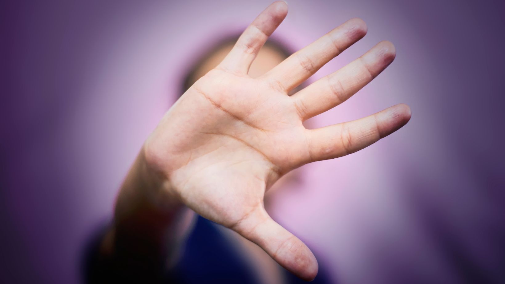 Troppe donne muoiono di violenza: facciamo morire l"indifferenza