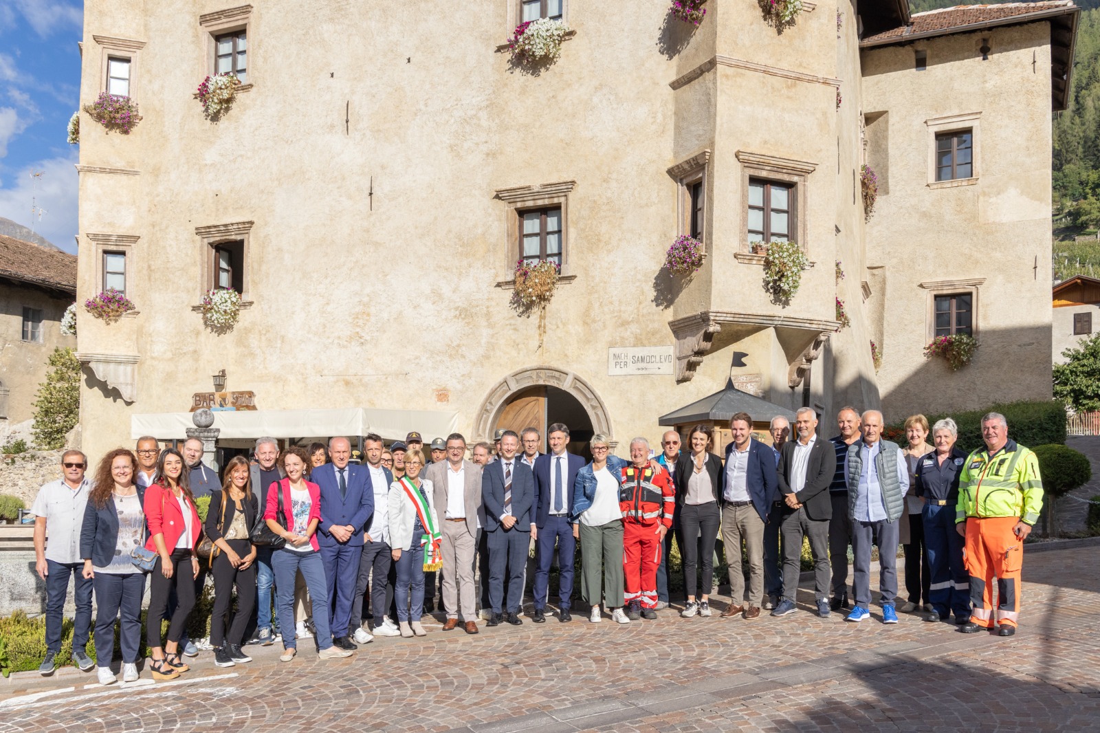 Un marciapiede tra Terzolas e Mal&eacute;