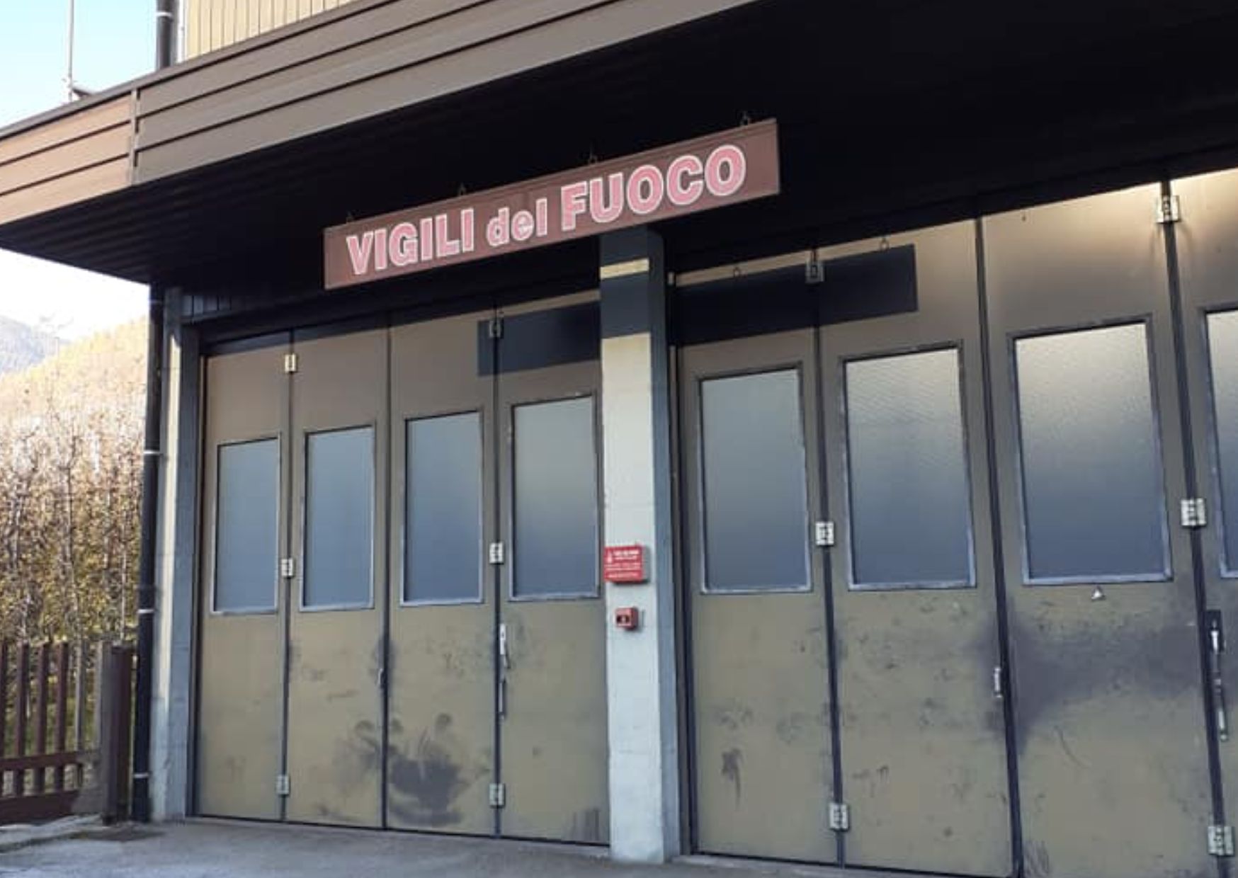S&igrave; alla sistemazione della caserma dei pompieri di Caldes