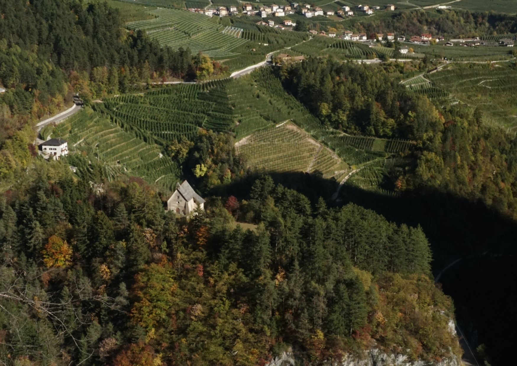 Restaurata la porta della chiesa di Santa Emerenziana