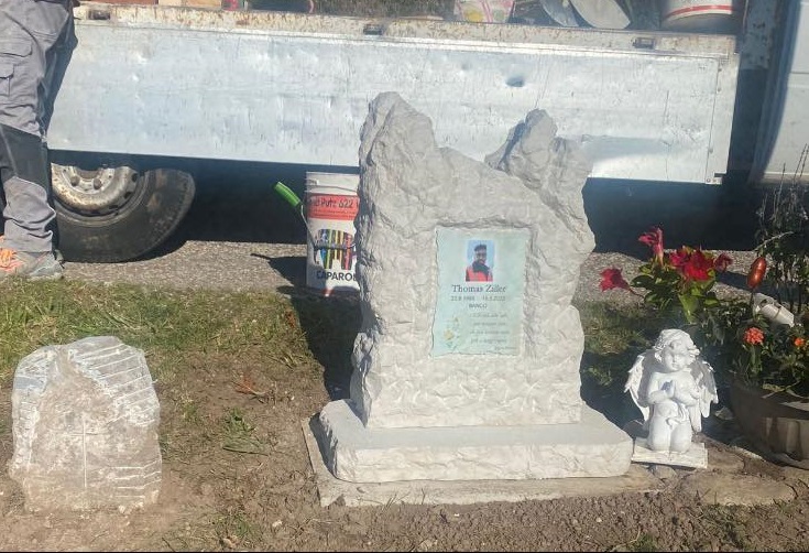 Un cippo a ricordo di Thomas Ziller