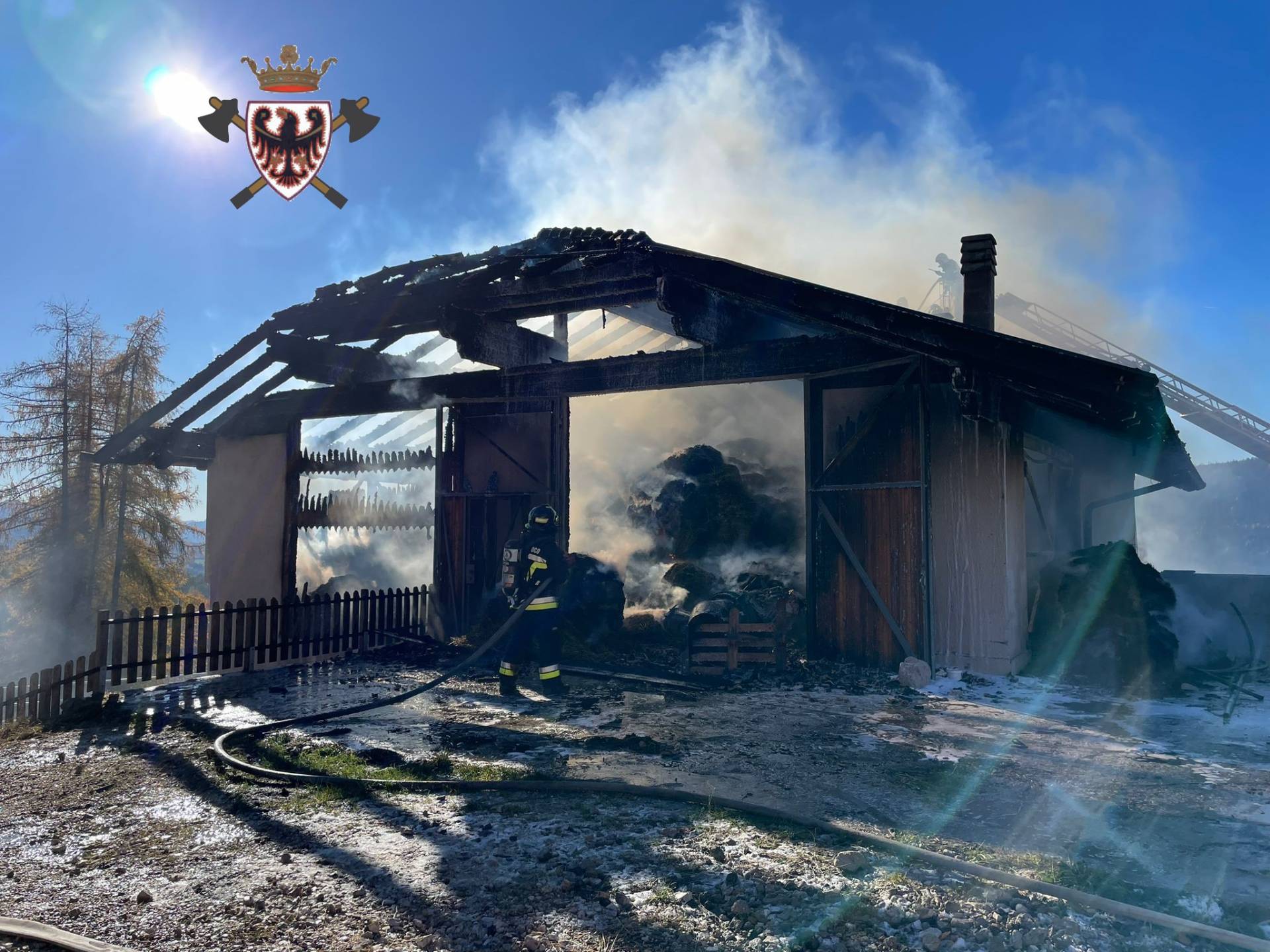 Tret, distrutto il fienile