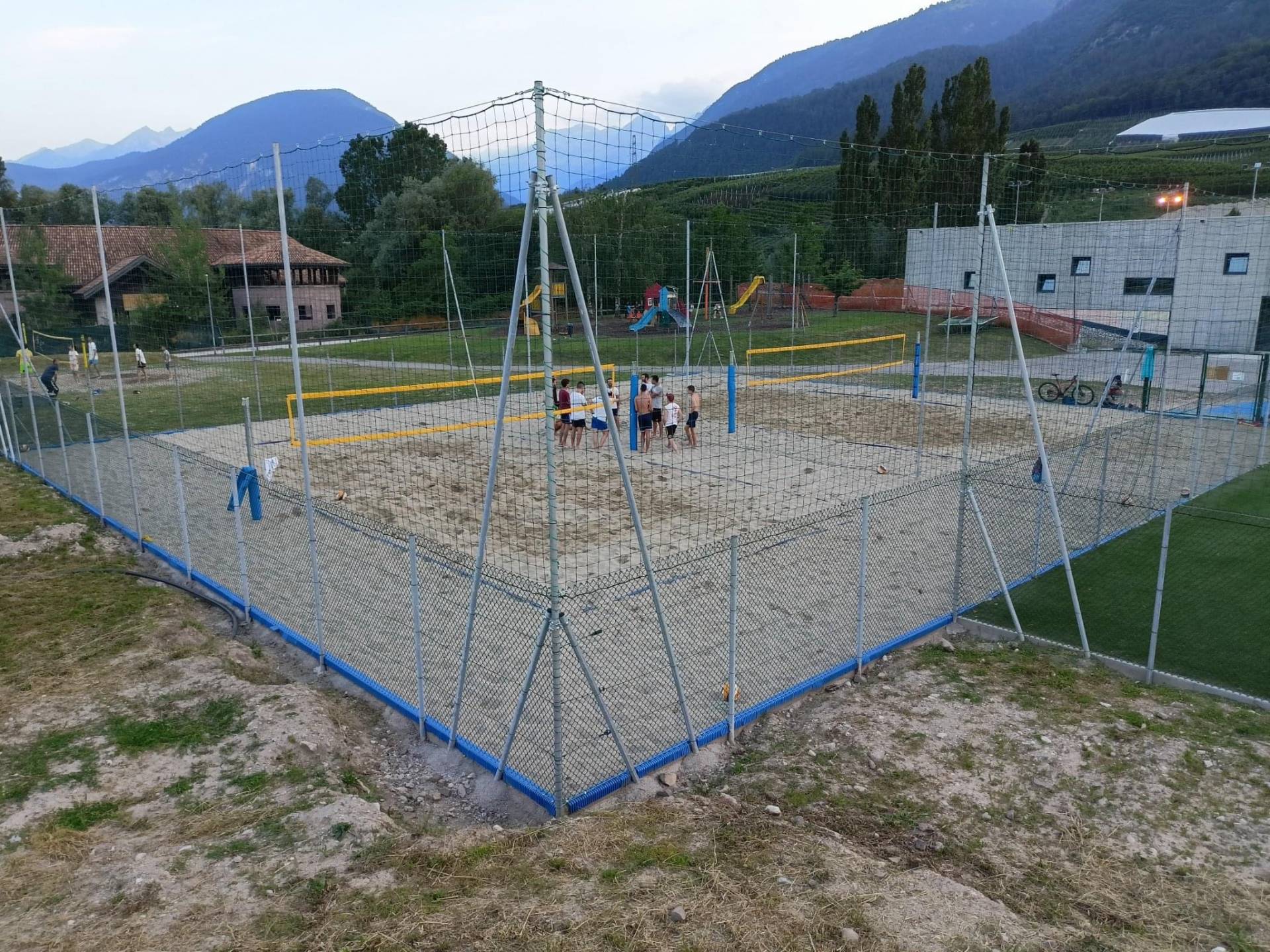 Cles, pronti i nuovi campi da pallavolo e beach volley
