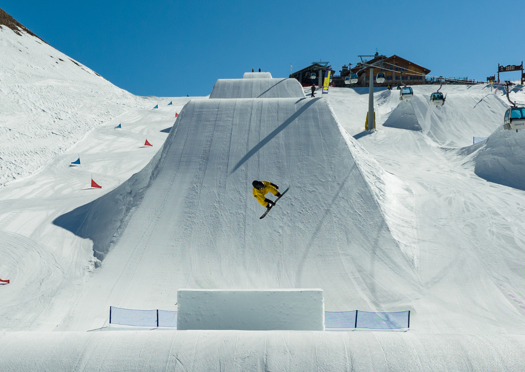 Turismo, si scia ancora per un mese