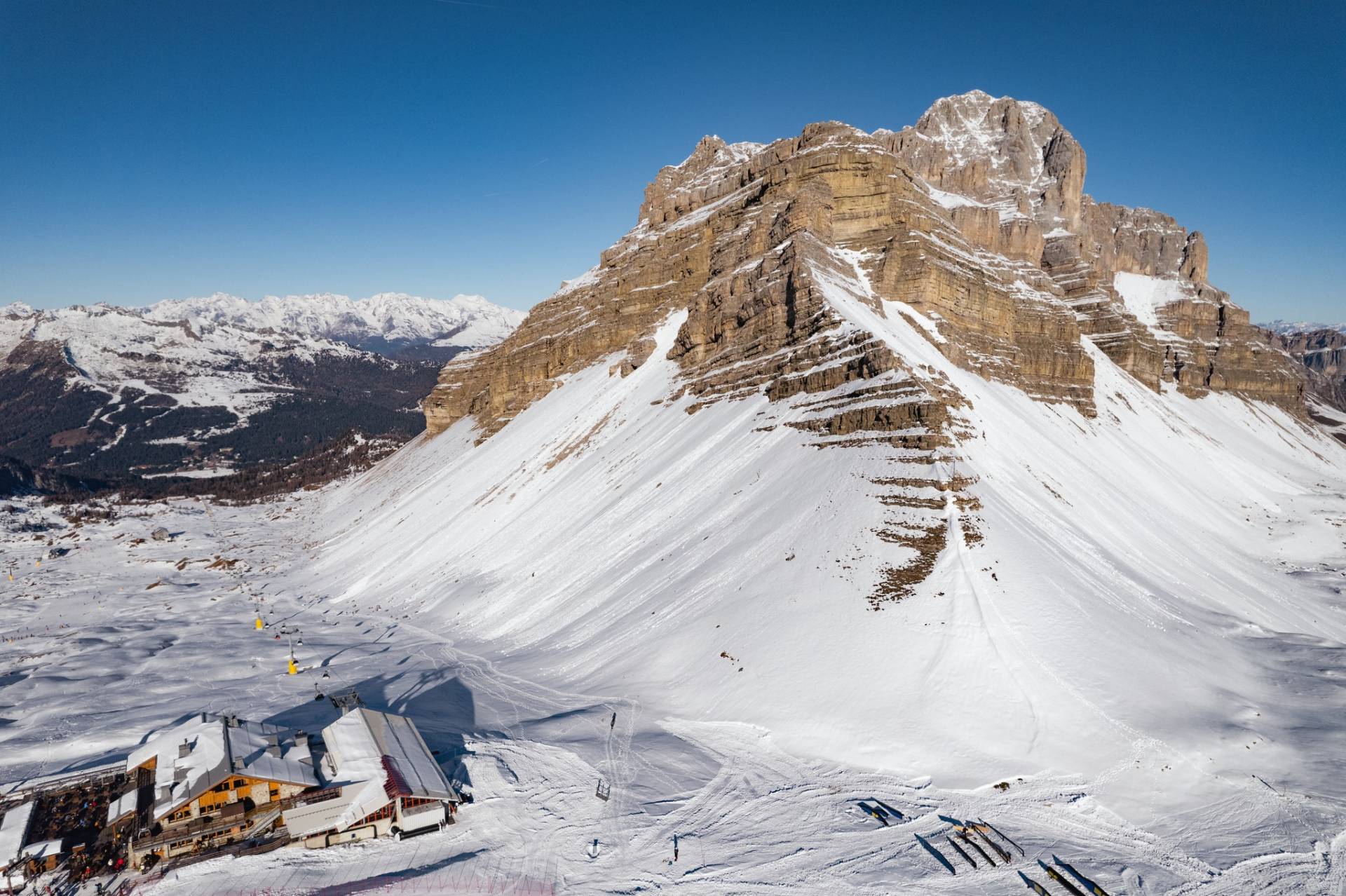 Skiarea, rinviata l"apertura degli impianti