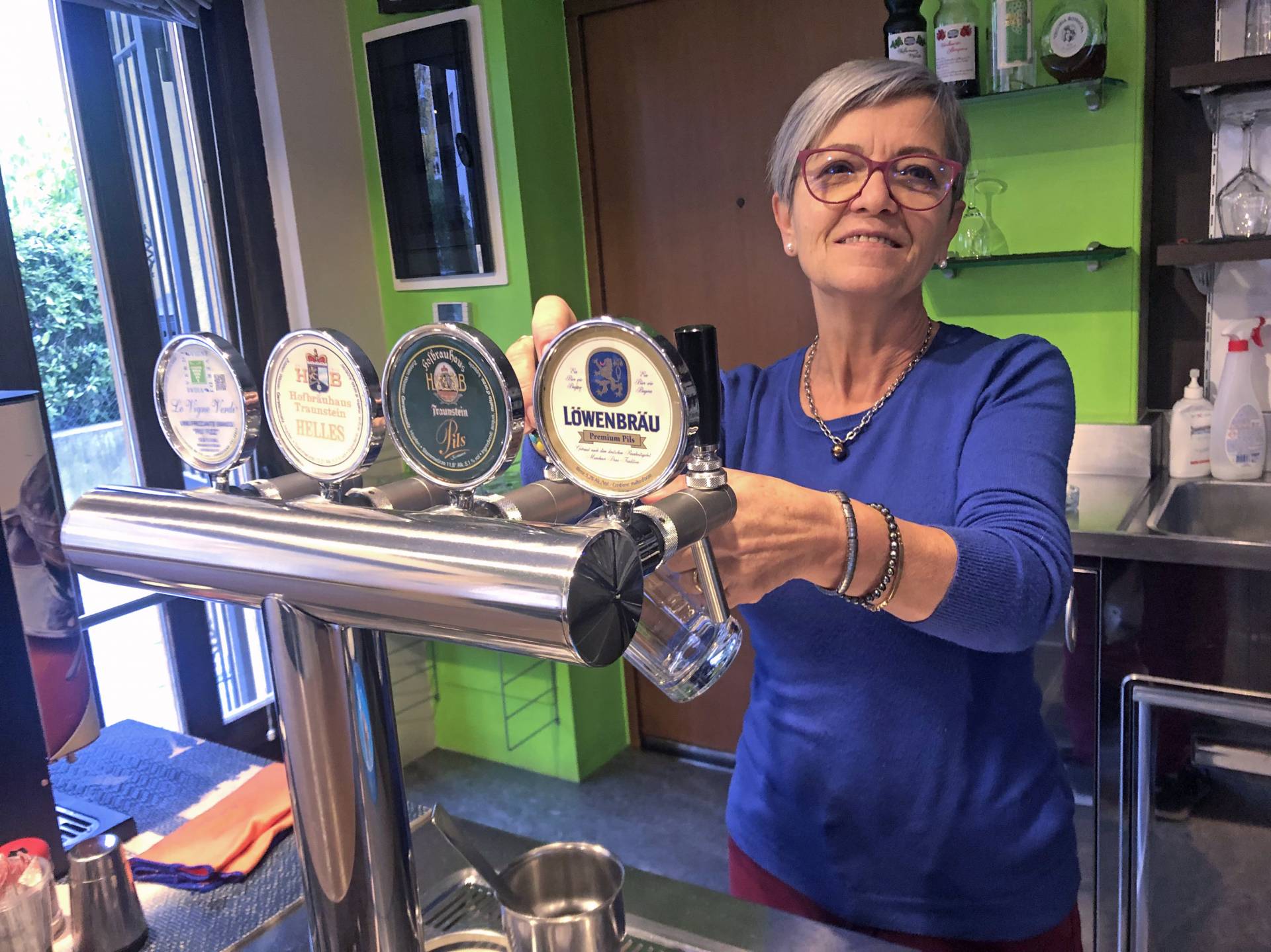 Mezzocorona: l'addio di Elena al bar della stazione