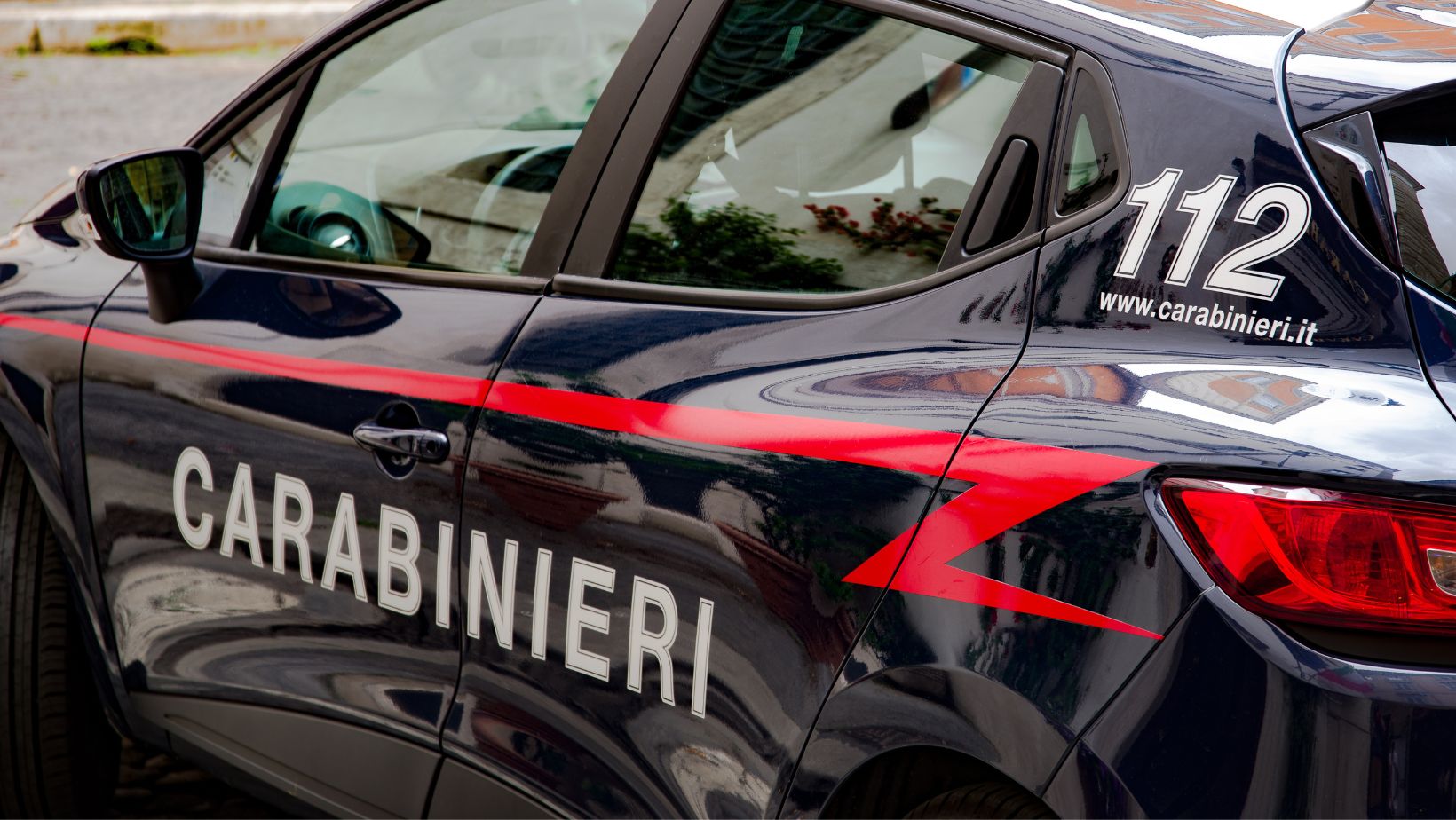 Val di Non, marito tenta di strangolare la moglie: arrestato