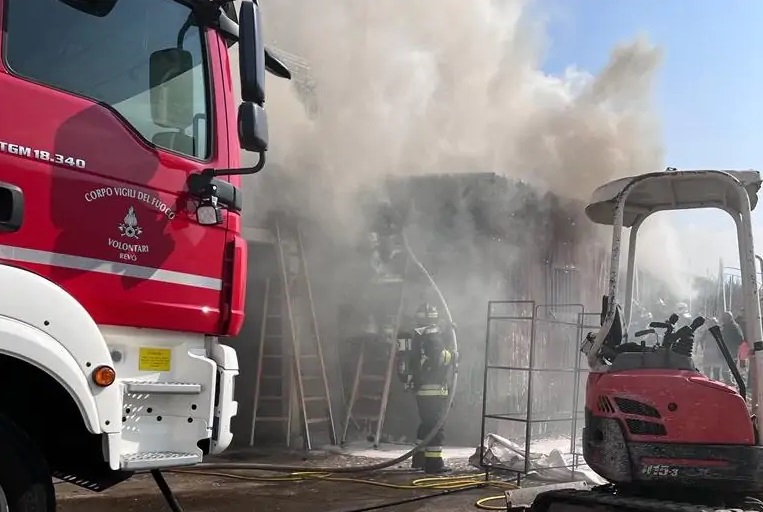 Legnaia in fiamme a Cagn&ograve;