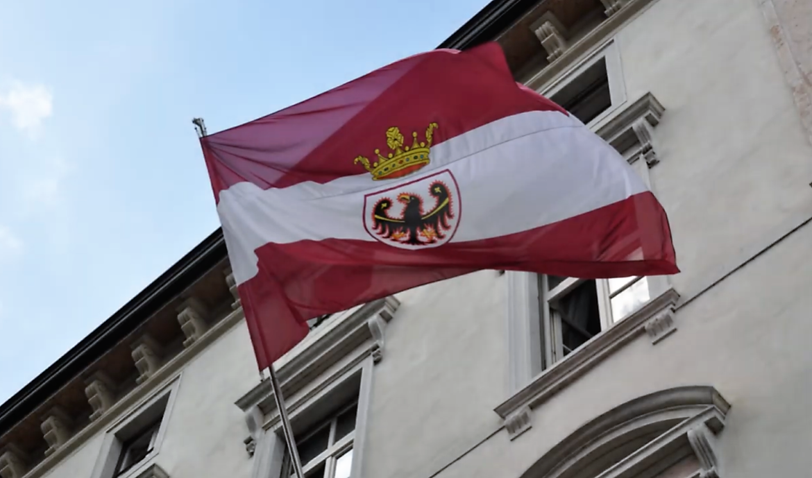 Autonomia: incontri, mostre, formazione e libri