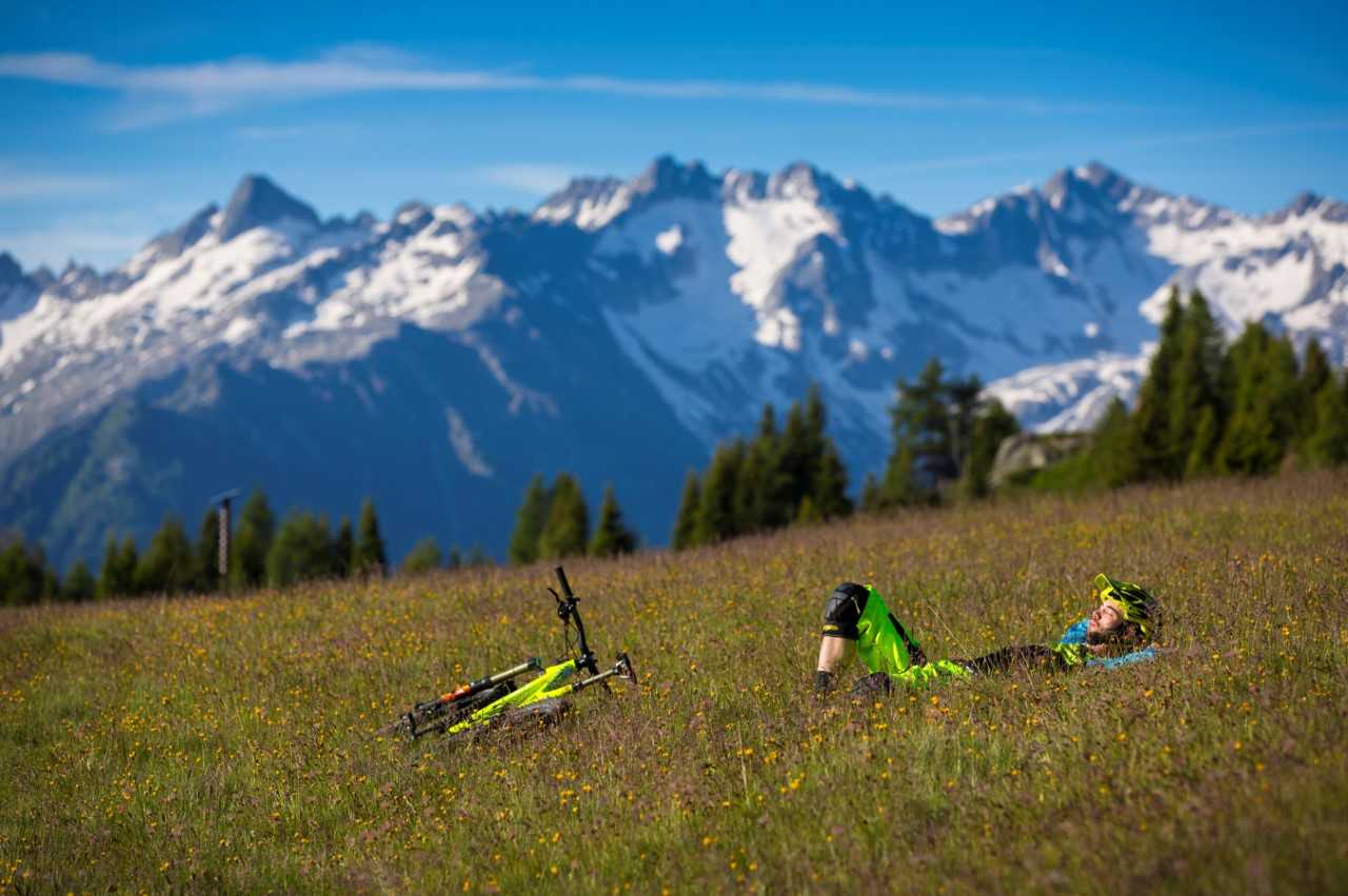 Fiorisce la primavera: riapre la pista ciclabile della Val di Sole