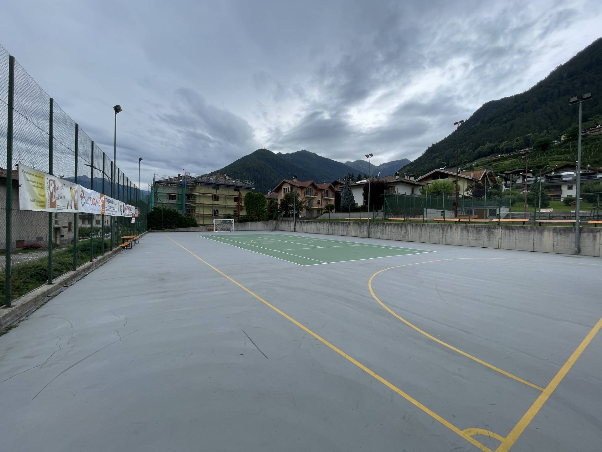 Stava disputando una partita di calcetto, elitrasportato in ospedale