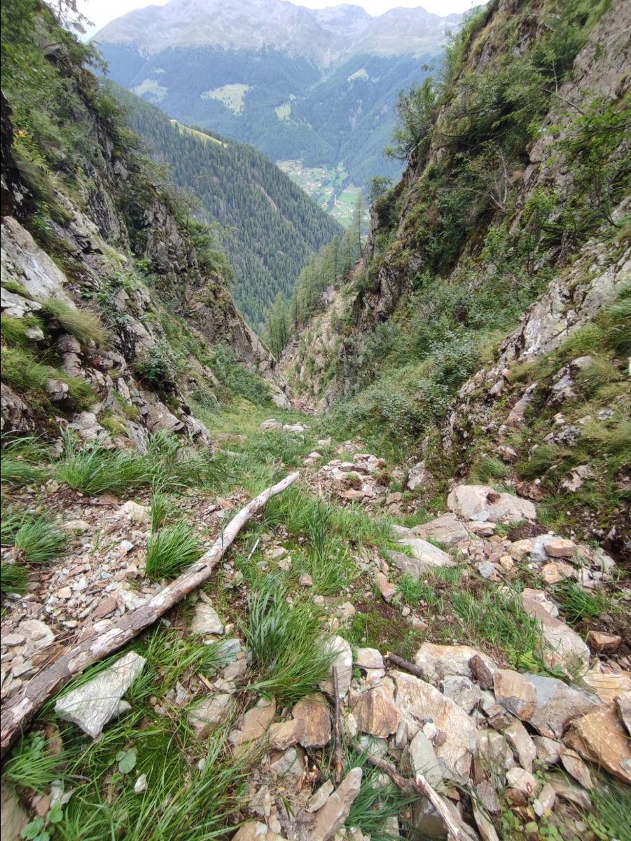 Soccorsi due escursionisti nella zona delle cascate di Valorz