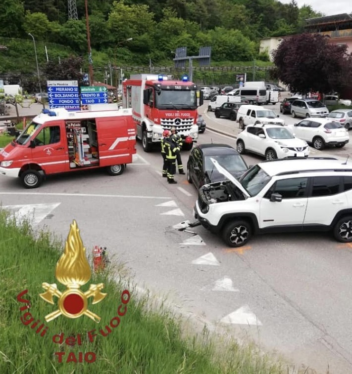 Incidente a Dermulo, giovane donna all'ospedale