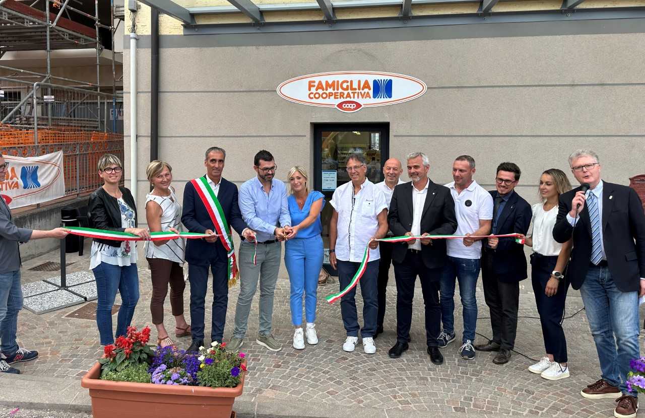 Festa per il nuovo punto vendita della Famiglia Cooperativa Primanaunia