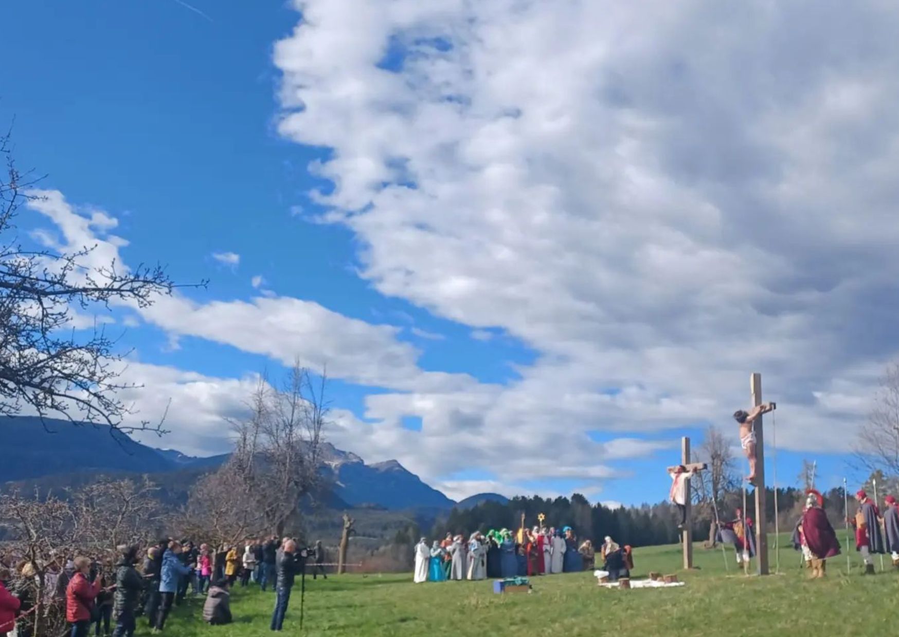 La Passione di Cristo tocca i cuori