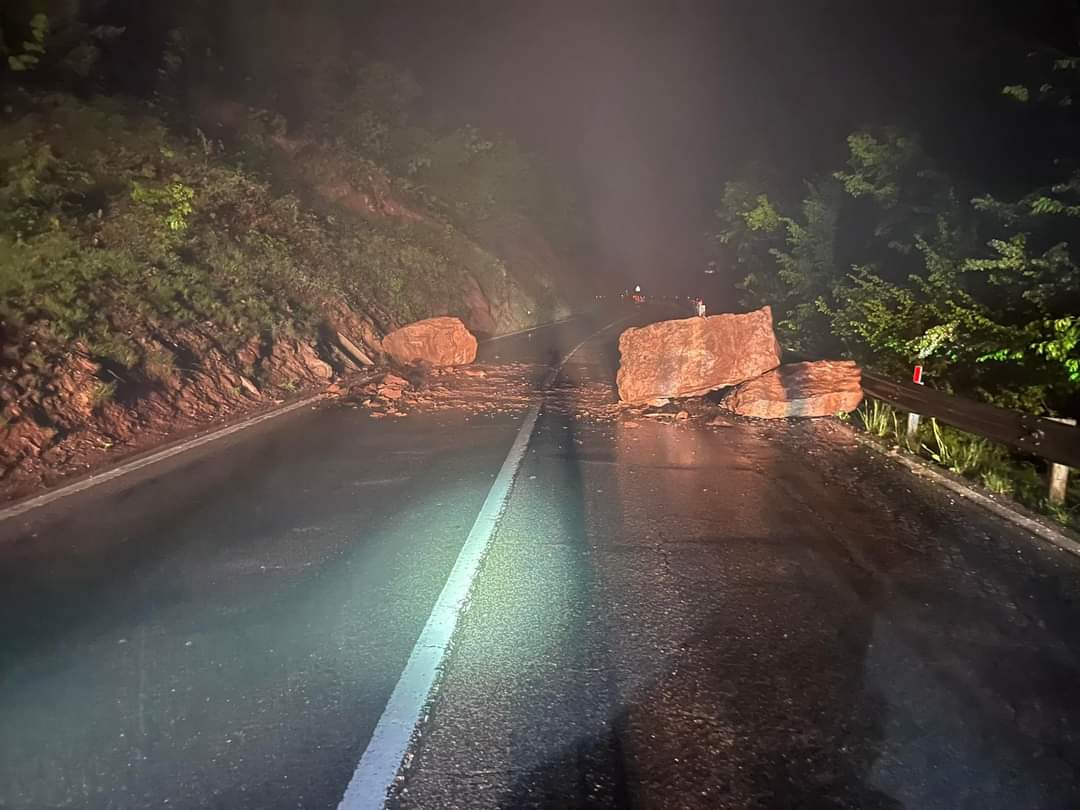 Crollo di massi, Fa&eacute; interrotto